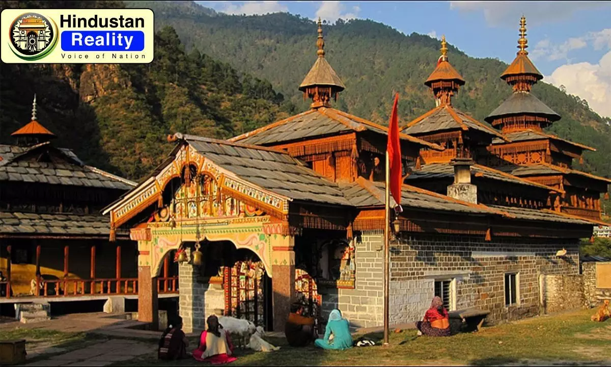 Sirmaur News Today: पशमी गांव में महासू महाराज मंदिर का भव्य शिखा पूजन Sirmaur News Today: पशमी गांव में महासू महाराज मंदिर का भव्य शिखा पूजन