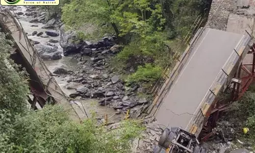 Kullu News Today: शिमला से आई टीम ने की मंगलौर पुल हादसे की गहराई से जांच